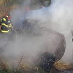 O femeie a murit arsă de vie după ce mașina în care se afla s-a răsturnat și a luat foc. Accident cumplit pe Centura Bacăului