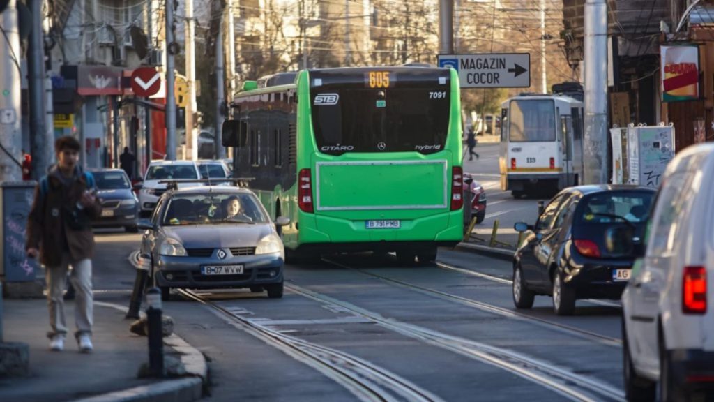 Traficul rutier restricţionat, sâmbătă, pe o porţiune din Calea Victoriei. Ce trasee ocolitoare recomandă Poliția?