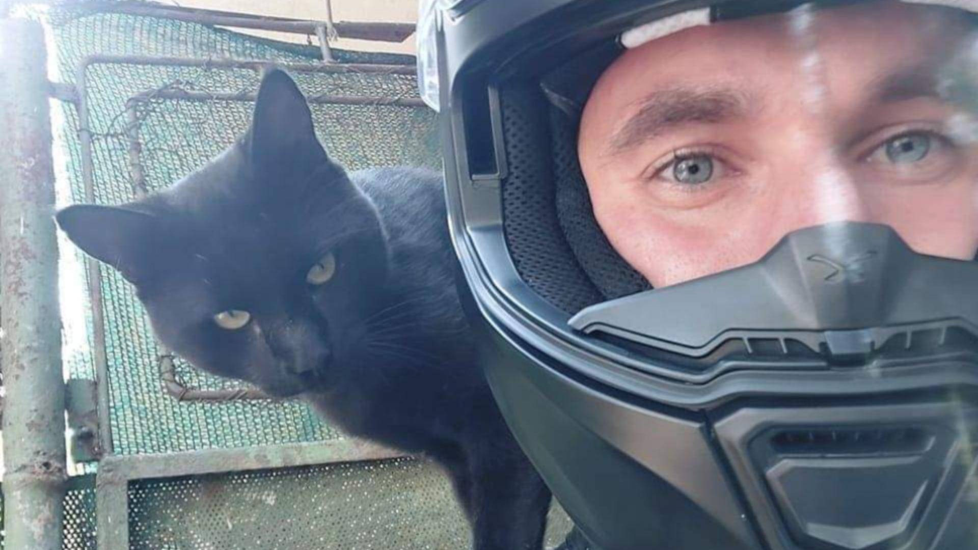 Accident mortal de motocicletă! Un soldat de 30 de ani a fost acroşat de o şoferiţă şi aruncat direct în stâlp