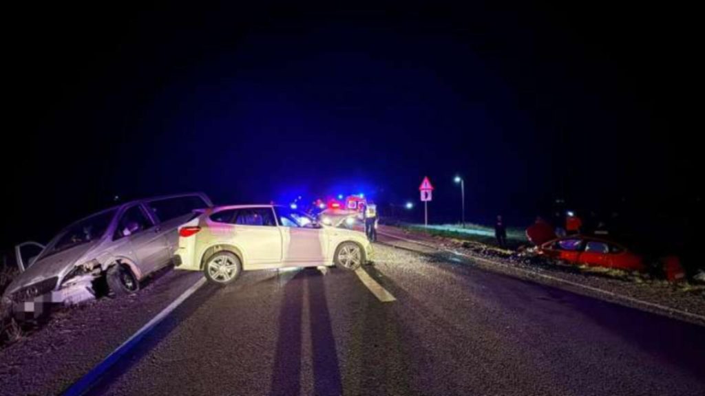 Cinci răniți, după un accident violent pentrecut pe DN15, în județul Mureș. Trei mașini au fost implicate