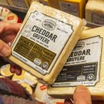 O pradă mai specială. Hoții a furat…brânză cheddar. Paguba este de aproape 400.000 de euro