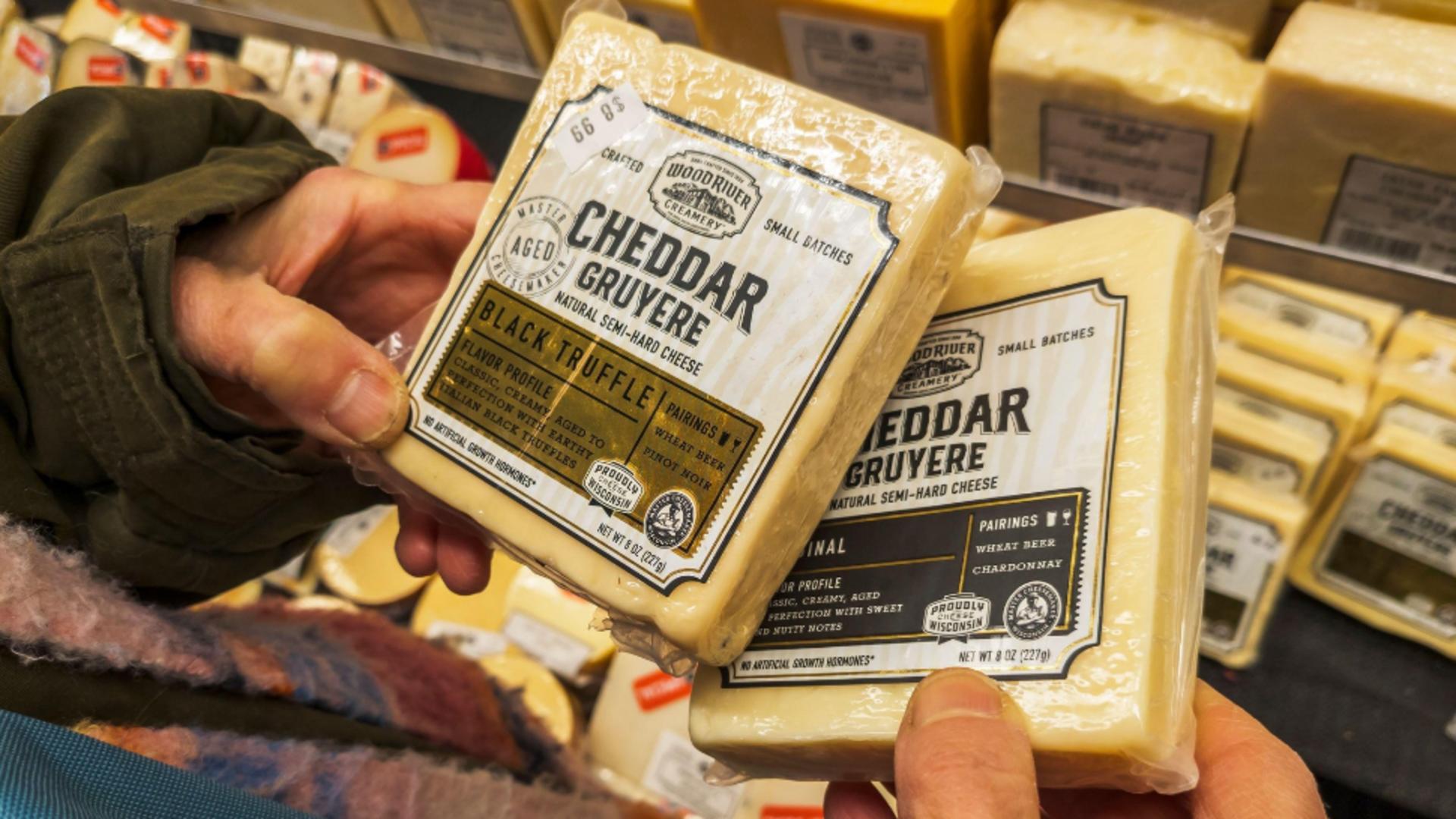 O pradă mai specială. Hoții a furat…brânză cheddar. Paguba este de aproape 400.000 de euro