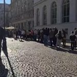 VIDEO – Cozi uriașe în București pentru votul la referendumul pentru aderarea Republicii Moldova la UE și alegerea președintelui