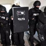 Un luptător de la trupele speciale i-a rupt mâna unui polițist. S-a ales cu dosar penal