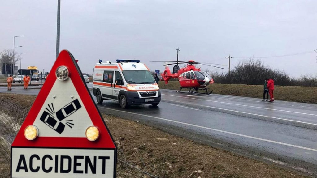 Răsturnare de situație în cazul accidentului din Hunedoara: tânărul de 17 ani care a izbit autocarul furase mașina. Cum s-a produs tragedia cu 2 morți și 19 răniți, muncitori străini