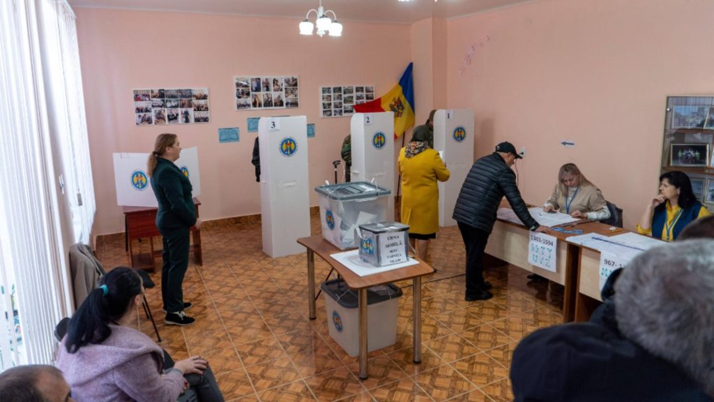 Referendum Republica Moldova. Răsturnare de situație. Moldovenii, vot surprinzător pentru aderarea la UE