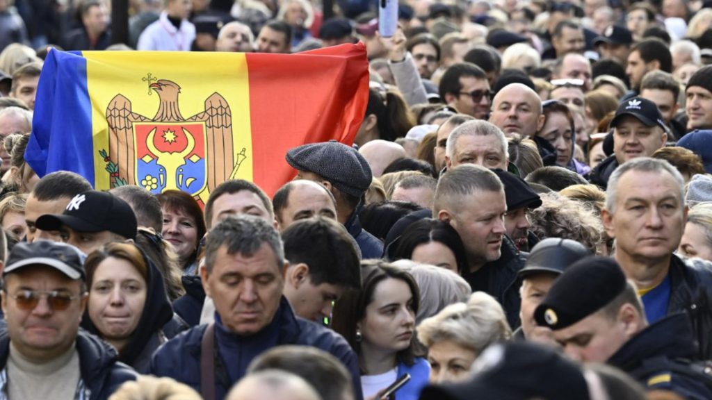 Alegerile prezidenţiale şi referendumul din Republica Moldova pot fi declarate valide. Peste o treime din alegători s-au prezentat la urne