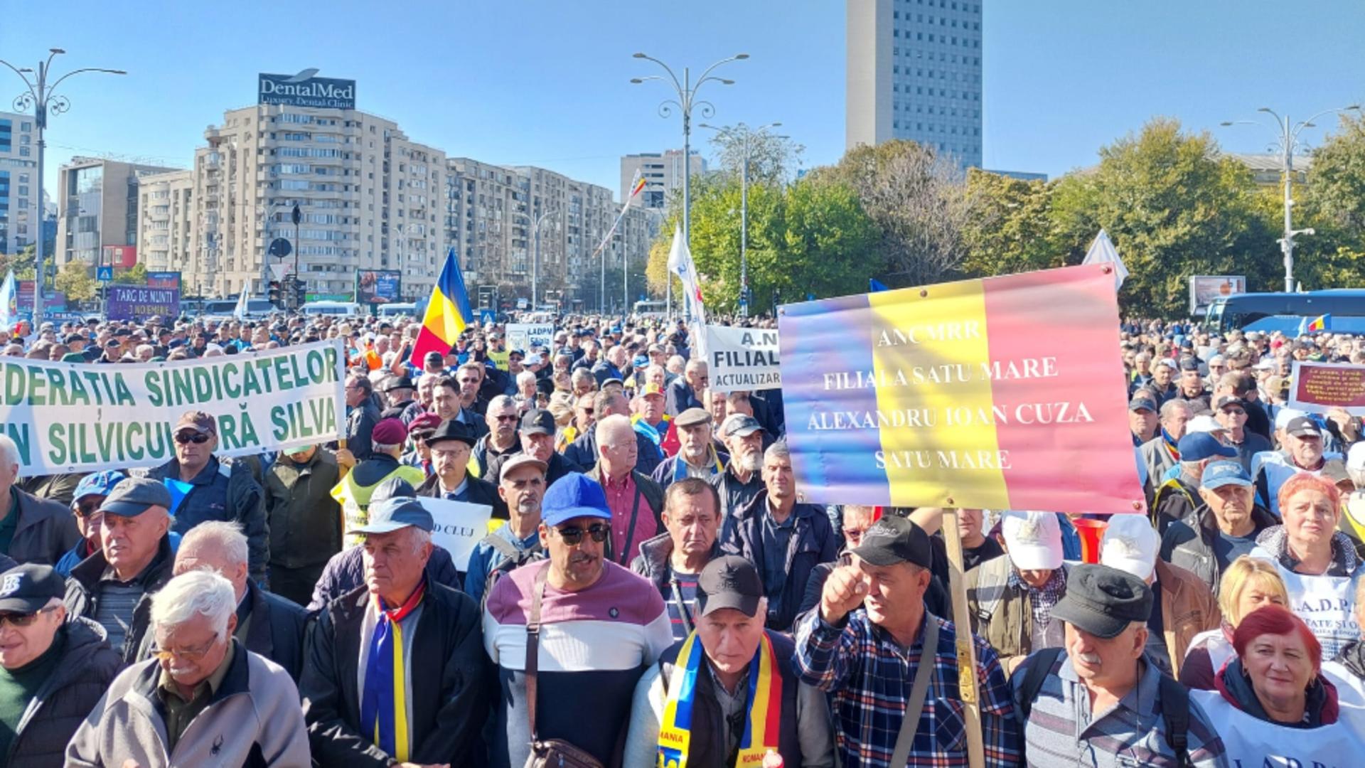 Proteste masive la București. Piața Victoriei, ocupată de angajații și pensionarii nemulțumiți din mai multe domenii