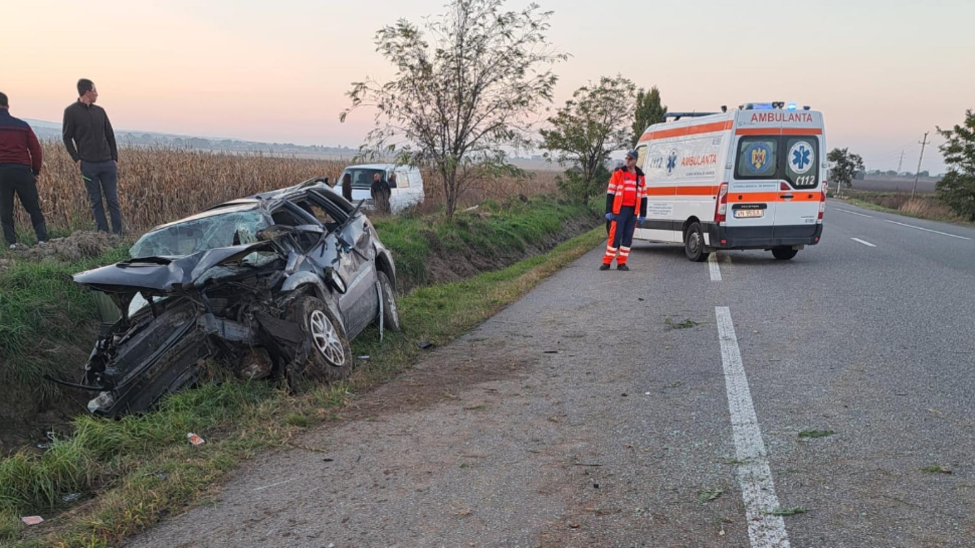 Accident tragic, pe DN2, în Bacău. O femeie a murit, alte două persoane sunt grav rănite FOTO