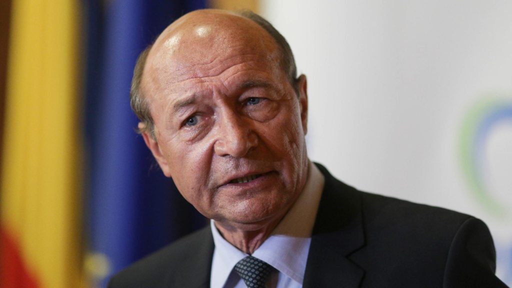 Fostul președinte Traian Băsescu a votat: „Îi rog să vină la vot, nimic altceva. Şi să opteze pentru ce vor în continuare”