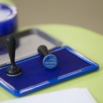 DECIZIE BEC: alegătorii aflaţi la cozi la secţiile de vot din străinătate pot vota până la ora 23.59 şi VINERI şi SÂMBĂTĂ, nu doar duminică