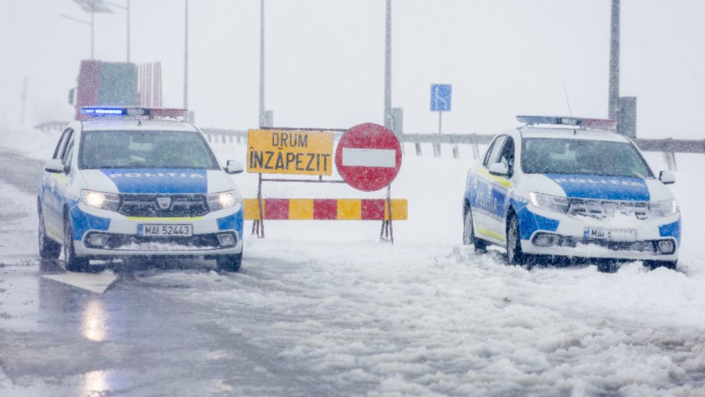 Trafic ÎNCHIS pe A1, în judeţul Sibiu, din cauza vântului puternic, care viscoleşte zăpada. Întregul județ se află sub COD ROȘU de viscol