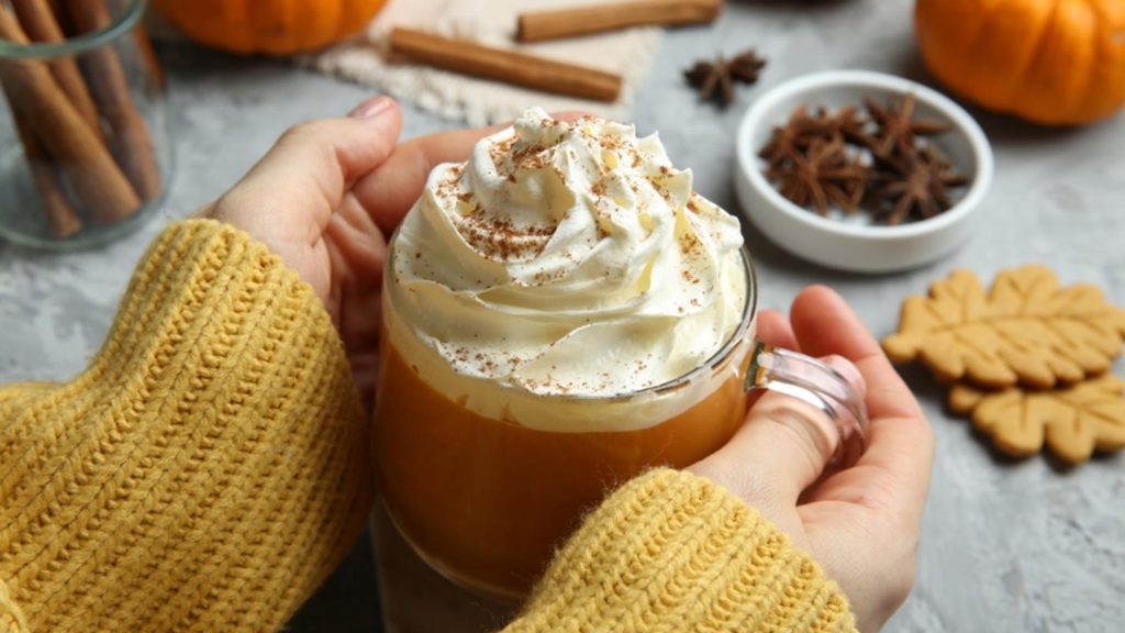 Pumpkin Spice Latte. Ingredientul care îl face precum la cafenea. Rețeta unei băuturi delicioase de toamnă