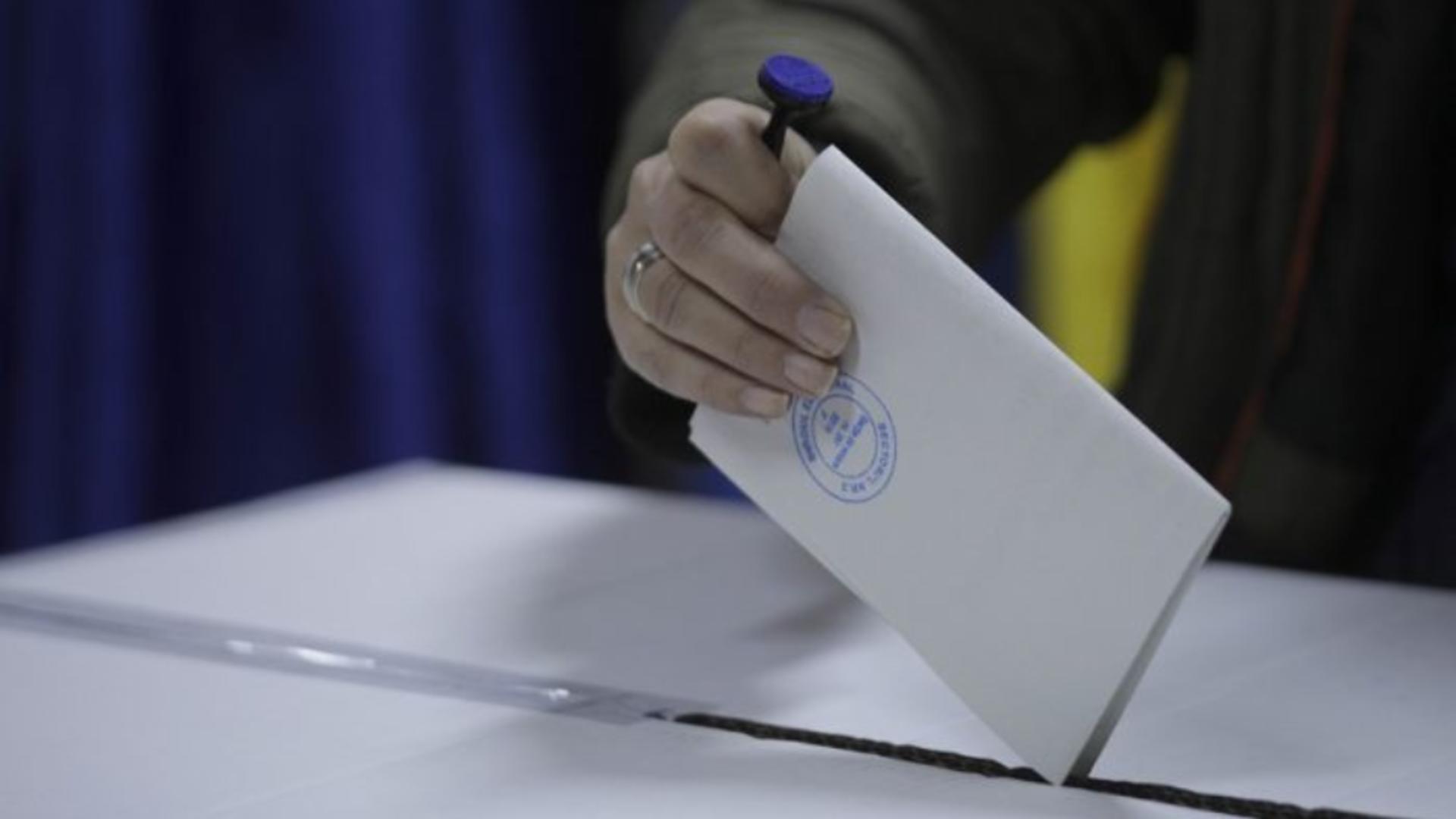 Ciucă, mesaj pentru mobilizarea la vot a românilor. Până la ora 17 prezența la urne a fost de 40%