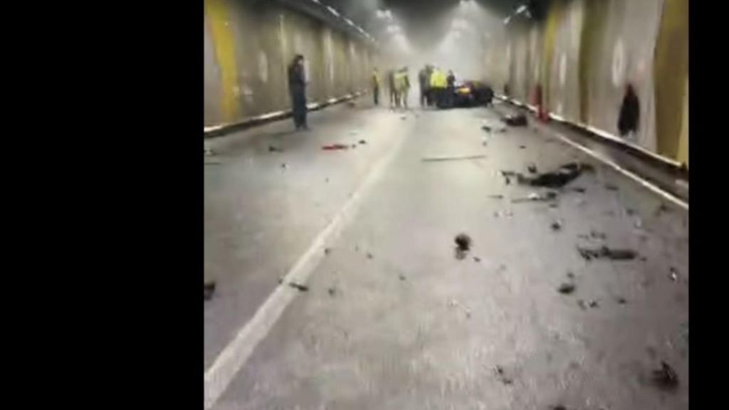 Accident rutier în Pasajul Unirii din Capitală! Un tânăr de 23 de ani a pierdut controlul volanului