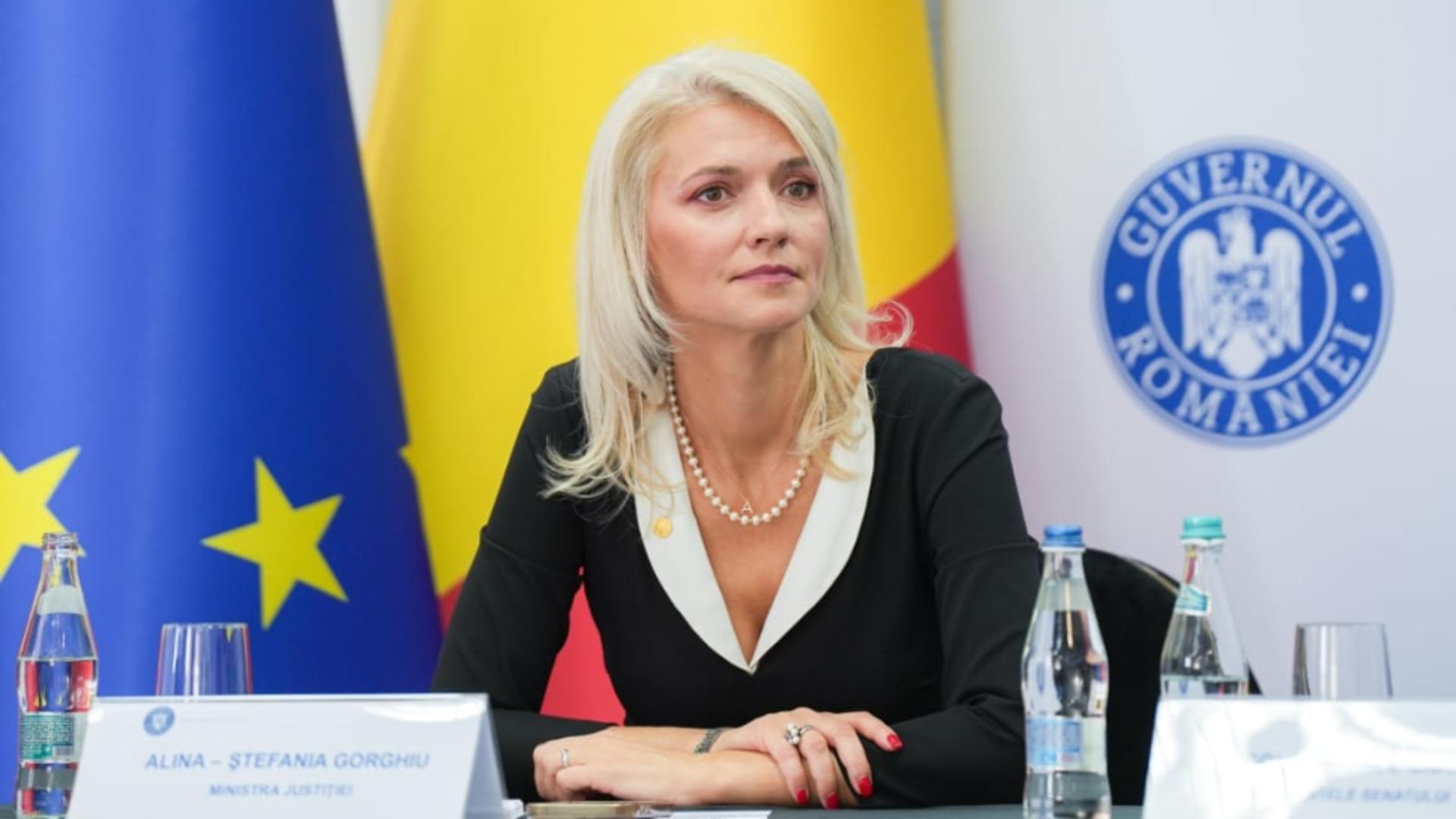 Alina Gorghiu a votat și a transmis un îndemn tuturor românilor: „Am votat fără rezerve, fără ezitări, cu toată inima. Le recomand românilor să aibă încredere într-un om cu familie frumoasă, care nu pozează în ce nu e”