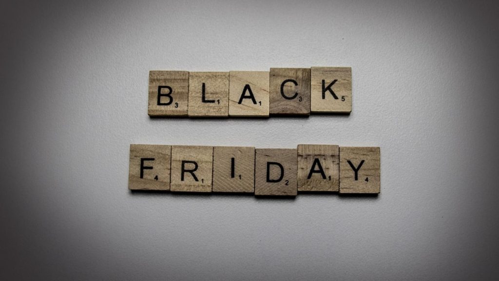 Black Friday 2024: De ce românii achiziționează produse neesențiale pe care nu le folosesc? Cum influențează FOMO cumpărăturile