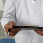 Daune record după ce a dat o clinică medicală în judecată. Un bărbat s-a ales cu 400 de milioane de euro