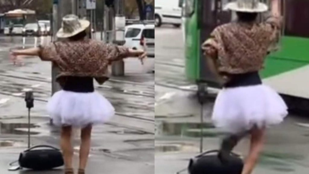 Scene inedite în mijlocul Bucureștiului: O tânără dansează pe manele, în ploaie, într-o intersecție aglomerată