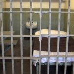 Un tânăr de 20 de ani s-a SINUCIS în penitenciar. Era cercetat pentru tentativă de omor