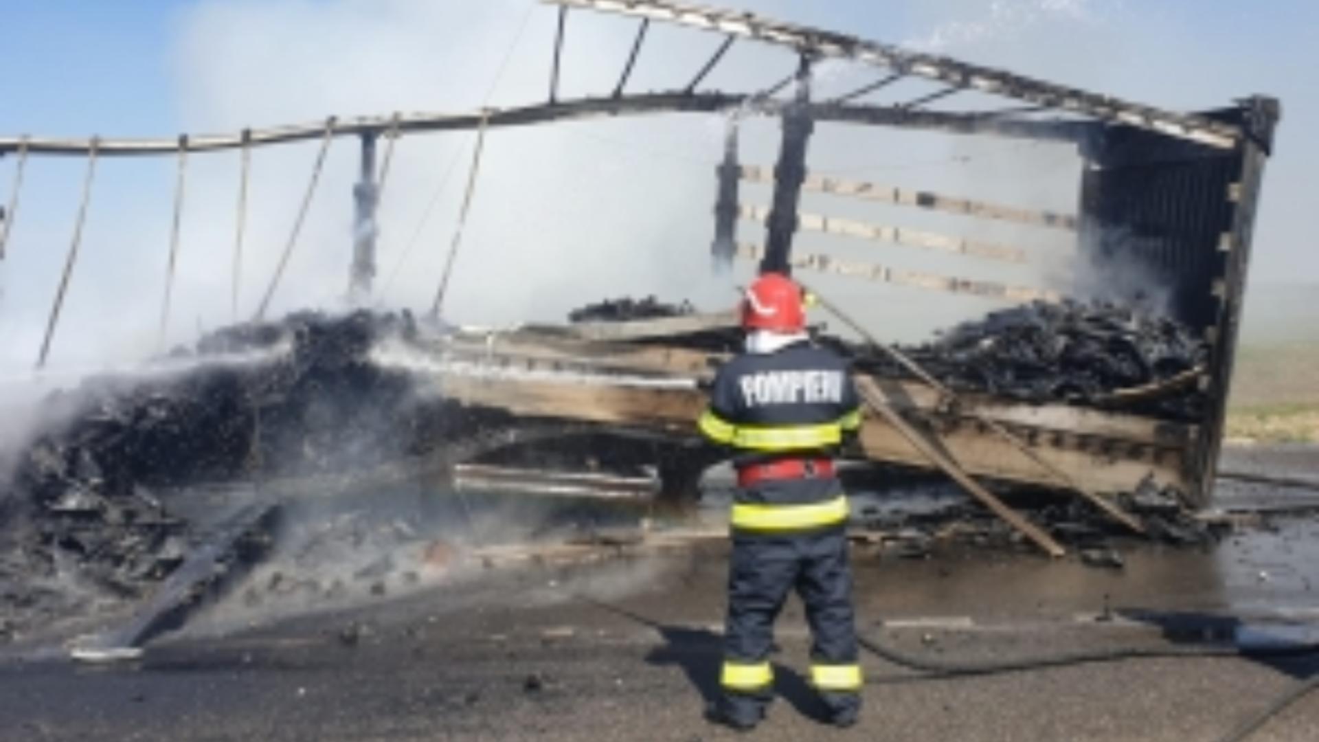 Incendiu MASIV pe A1! Un camion plin cu hârtie igienică a luat FOC