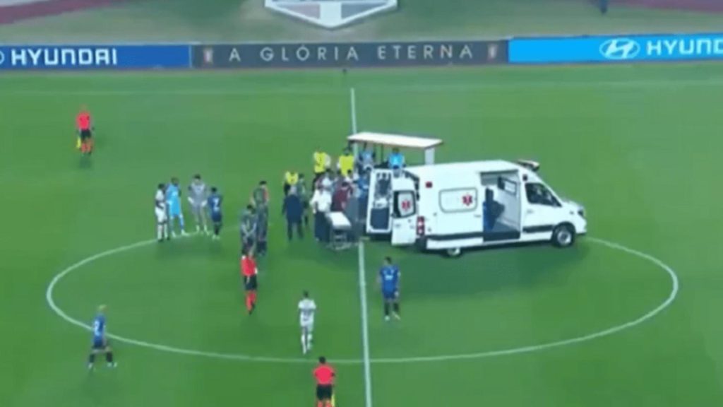 Incident șocant, pe un teren de fotbal: un jucător a murit după ce a fost lovit de fulger – FOTO