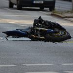 Accident fatal pe DN 79: Un motociclist de 45 de ani a murit după ce a fost lovit de un autoturism