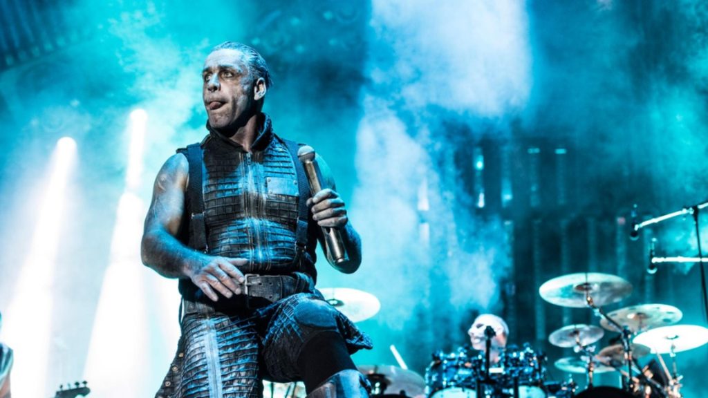 Solistul trupei Rammstein, dator cu bani grei Rusiei. De la ce a pornit scandalul