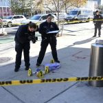 Trei atacuri cu cuțitul la New York, aproape de sediul ONU. Ucigașul s-a năpustit în mulțime, doi bărbați au murit, o femeie e la spital cu răni grave