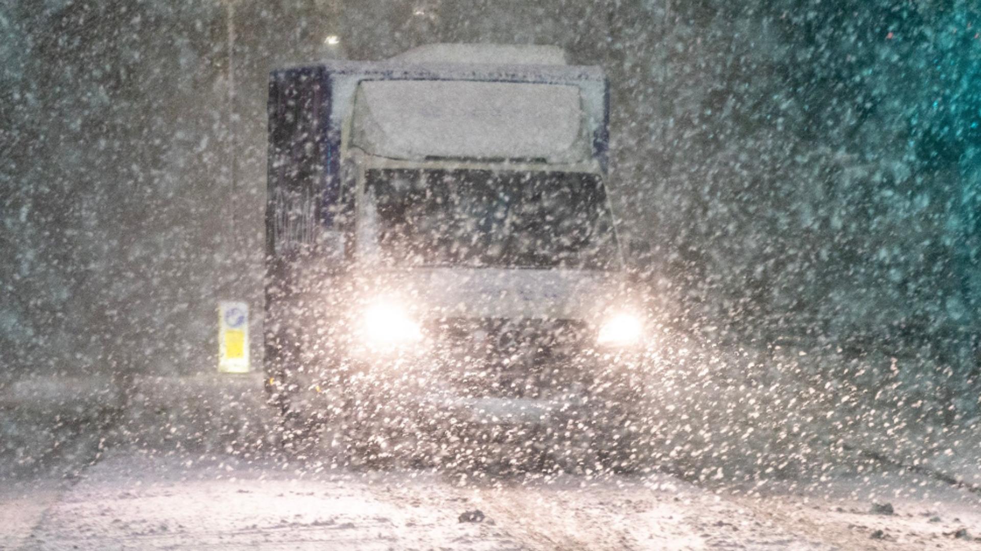 Haos în Marea Britanie. Furtuna BERT a adus viscol și valuri de zăpadă, meteorologii au emis alertă de impact major