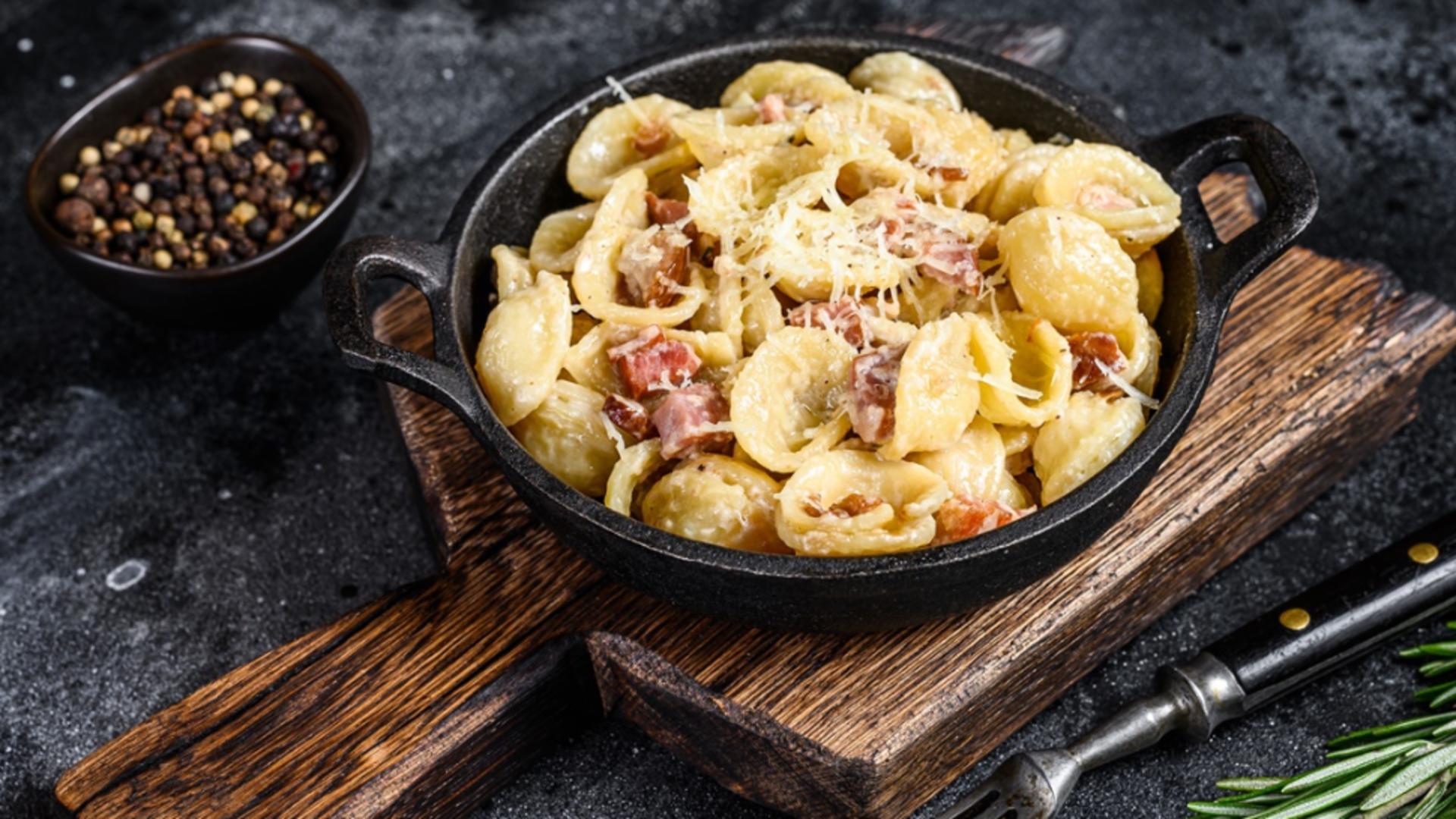 Rețetă de orecchiette cu unt, pancetta și cașcaval! Paste delicioase și ușor de preparat