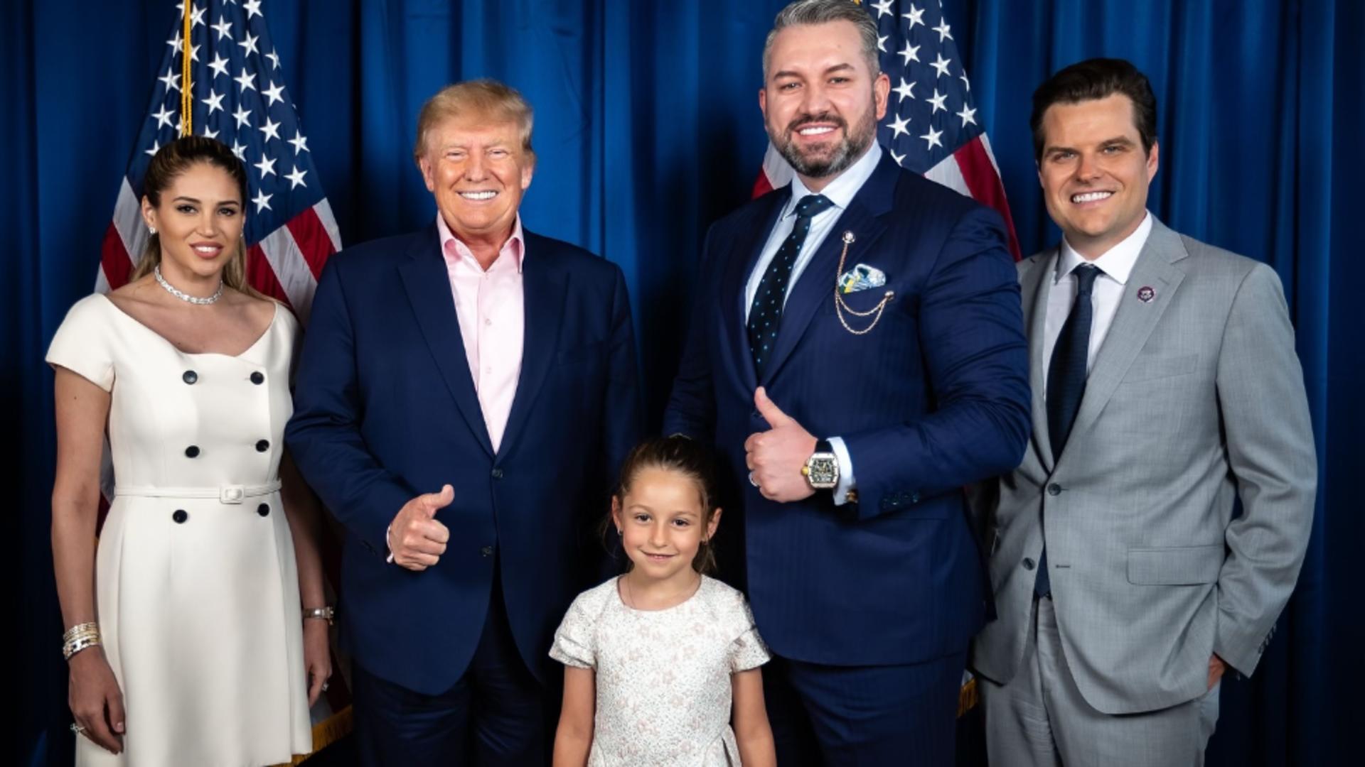 Cine este românul din echipa noului președinte SUA. Dragoș Sprînceană sărbătorește victoria alături de Donald Trump la reședința acestuia din Florida