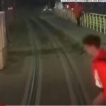 Șocant: Adolescent, la un pas să fie spulberat de tramvai, în Iași VIDEO