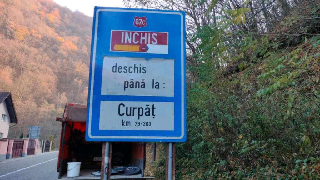 Se închide Transalpina din cauza viscolului și zăpezii între Rânca și Curpăț