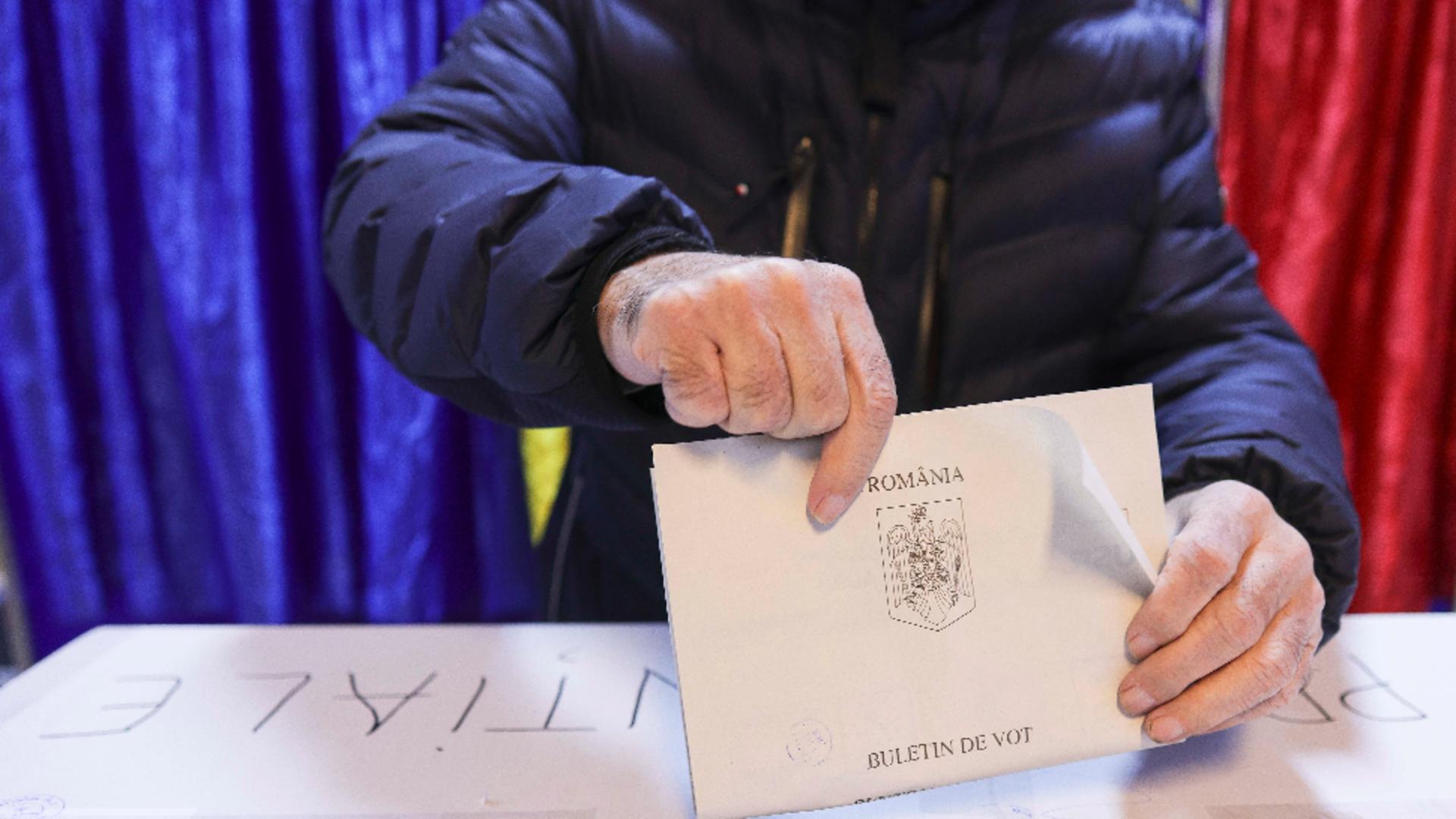 Patru bărbați din Brașov s-au ales cu amenzi și sancțiuni, după ce și-au pozat buletinul de vot