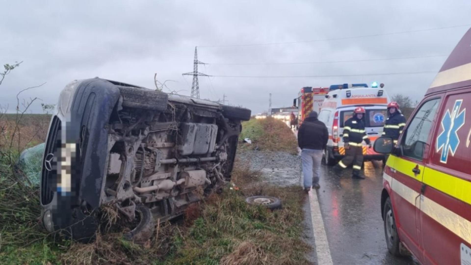 Accident cumplit în județul Constanța! 7 răniți, după ce un microbuz cu călători s-a răsturnat