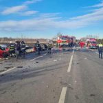 Accident grav pe DN2, în județul Neamț, între două TIR-uri și un autoturism. Două persoane au rămas încarcerate