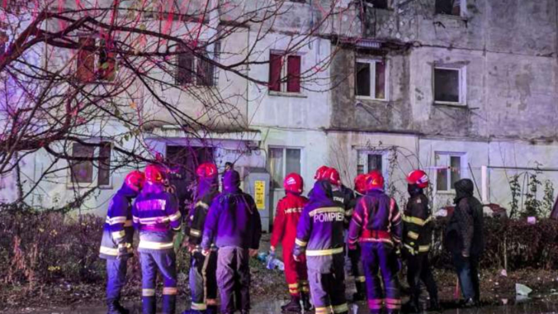 Urmările exploziei din blocul de la Bacău: 25 dintre persoanele evacuate, mutate la Baza Letea, alte 14 merg la rude