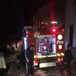 Explozie într-un bloc cu garsoniere din Topoloveni. Au intervenit de urgență echipaje SMURD şi pentru accidente chimice, 50 de locatari evacuați