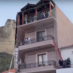 Scene de groază în Grecia. Incediu într-un hotel, patronul a murit aruncându-se în gol – FOTO/VIDEO