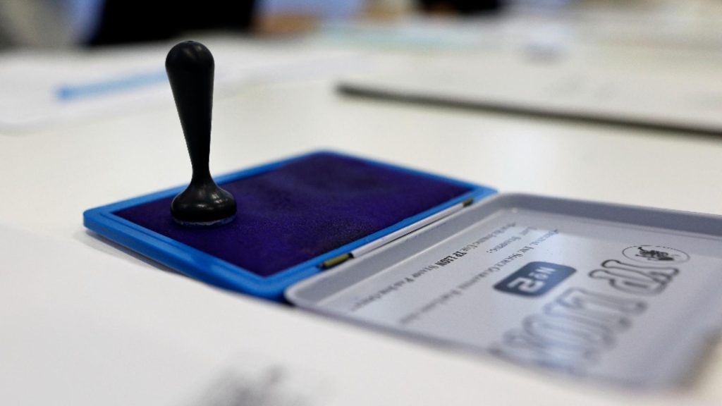 Incidente la o secție de votare din Cluj: a vrut să ofere ciocolată în secţie, apoi a făcut scandal. Peste 100 de incidente raportate în ultimele 24 de ore