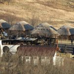 Un an de la tragedia de la Ferma Dacilor, nicio concluzie. Patronul Cornel Dinicu încă face petreceri