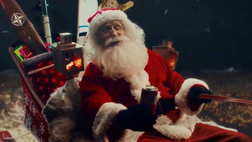 Clip bizar, distribuit de propaganda rusă. Cum se bucură  Moș Gerilă când Moș Crăciun e  doborât de pe cer de o rachetă rusească: „E gata?” VIDEO