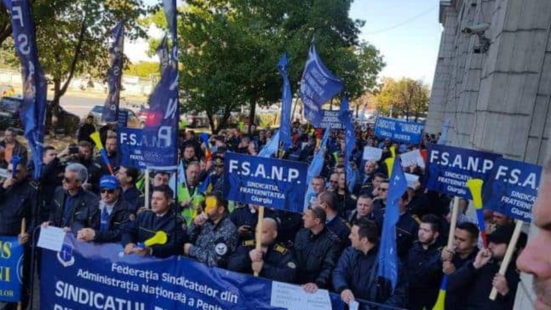 Sindicaliștii din penitenciare ies la proteste, pe final de an. Se strâng să-și strige nemulțumirile luni, în Piața Victoriei