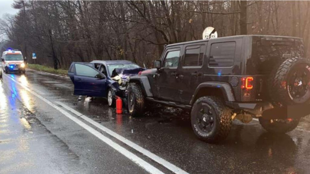 Circulație blocată temporar pe DN 7 din cauza unui accident. Trei copii au fost transportați la spital