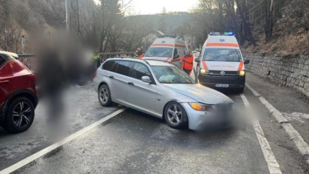 DN 1, blocat în zona staţiunii Sinaia în urma unui accident în care sunt implicate 14 persoane, între care trei copii – FOTO