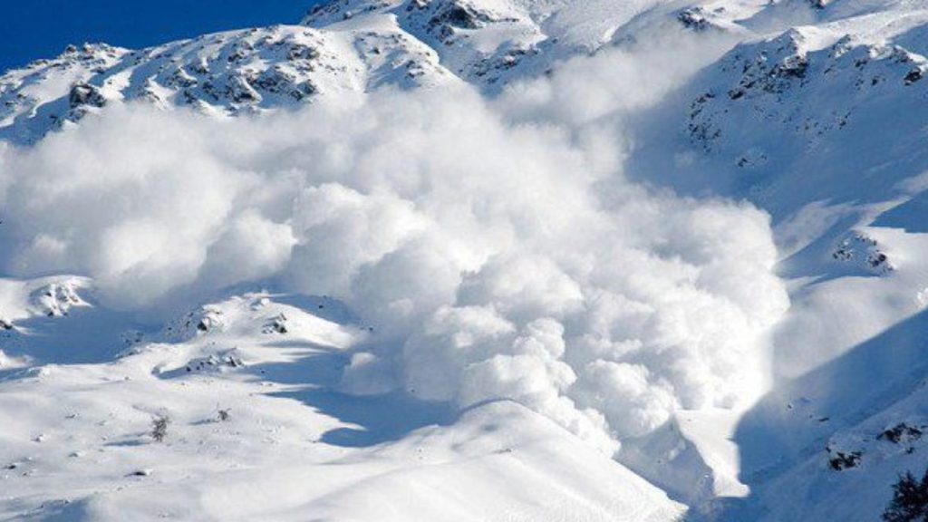 Avertisment meteo: Risc foarte mare de avalanșe în munţii Făgăraş, Bucegi şi Ceahlău