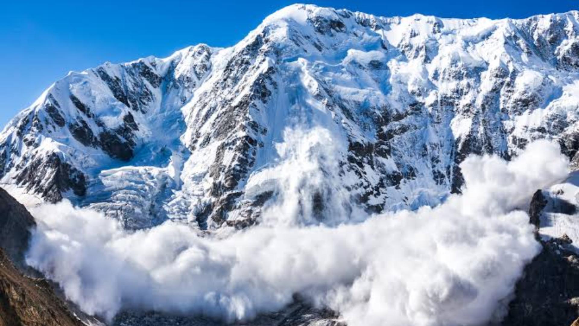 Risc însemnat de avalanşe în munţii Bucegi, Făgăraş, Parâng, Şureanu, Ţarcu şi Godeanu