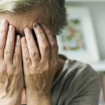 Bătrână de 83 de ani, lăsată în sapă de lemn prin metoda „Accidentul”. Ce sumă uriașă a pierdut?