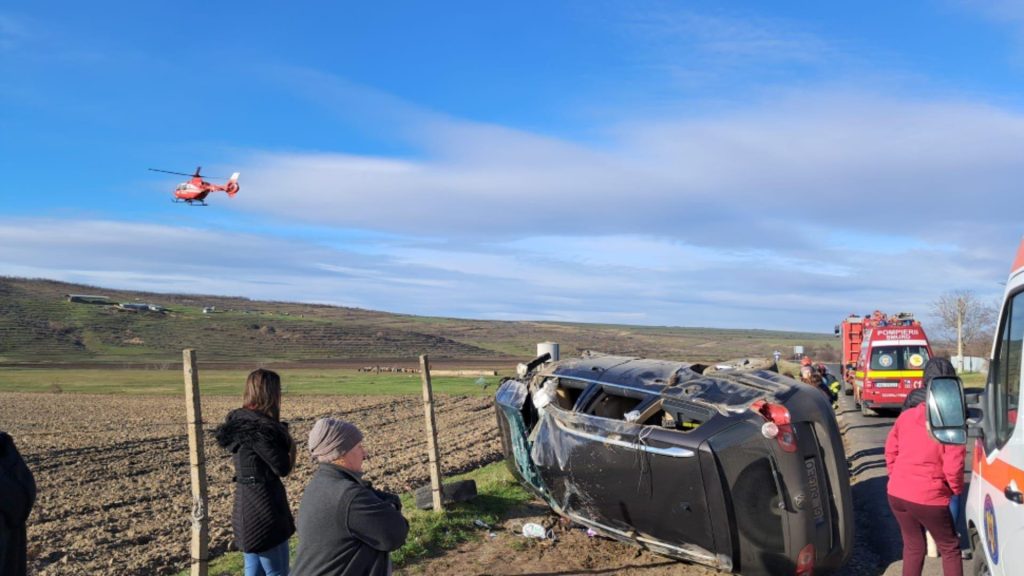 Accident grav într-o localitate din Galați. Unul dintre răniți a fost dus cu elicopterul SMURD la spital